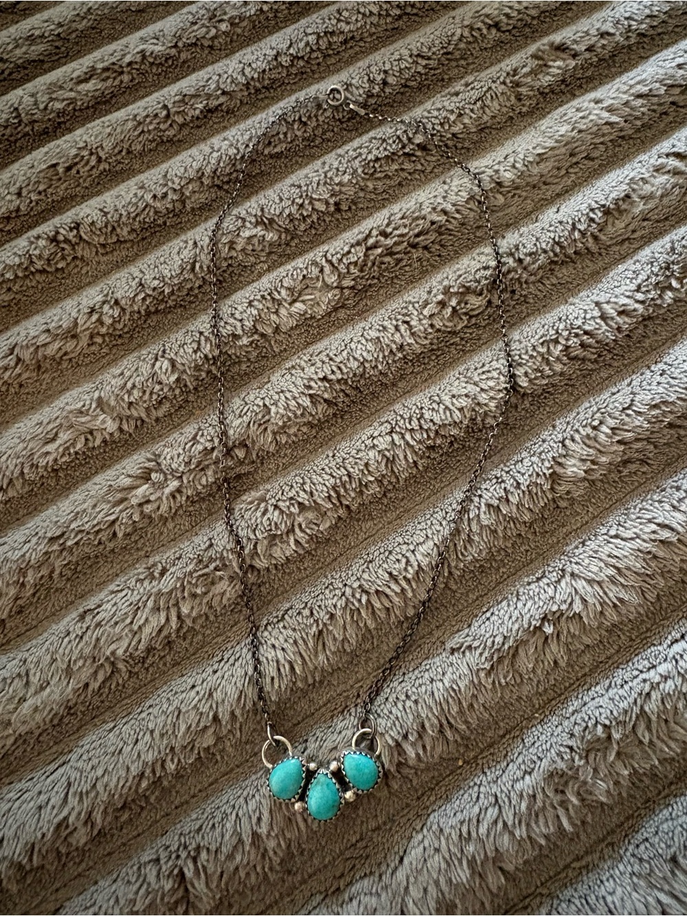 NATIVE MADE 3 STONE KINGMAN BAR NECKLACE